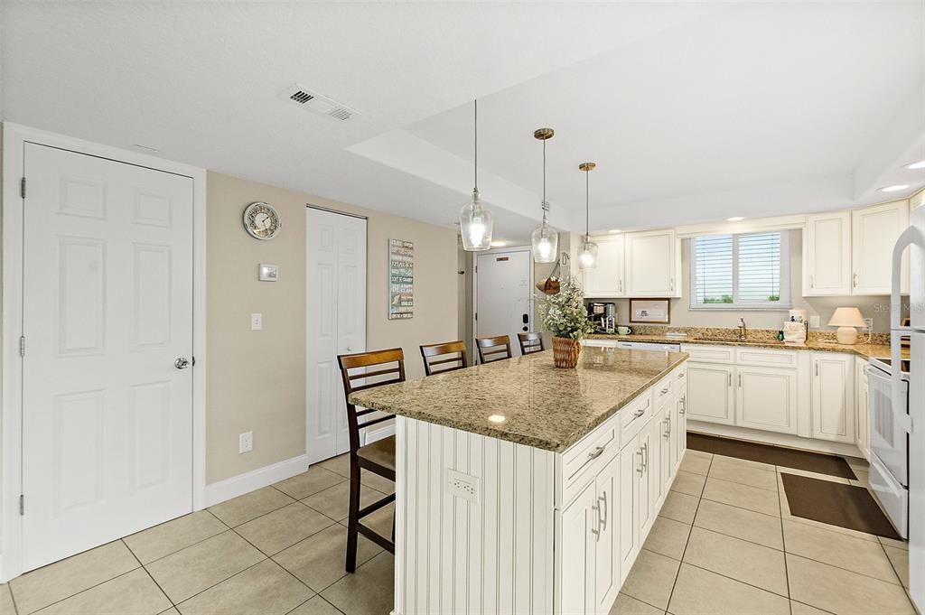 待售: $439,000 (2 贝兹, 2 浴室, 1201 平方英尺)