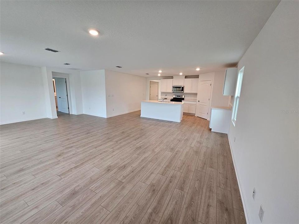 На продажу: $395,990 (4 спален, 2 ванн, 1862 Квадратных фут)