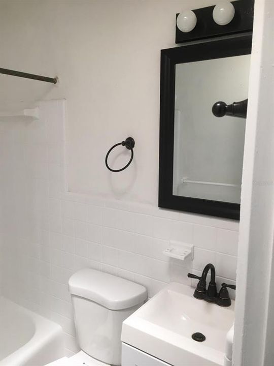 Active With Contract: $1,850 (3 beds, 2 baths, 1070 Square Feet)