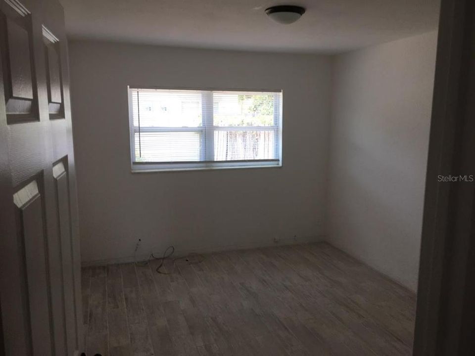 Active With Contract: $1,850 (3 beds, 2 baths, 1070 Square Feet)
