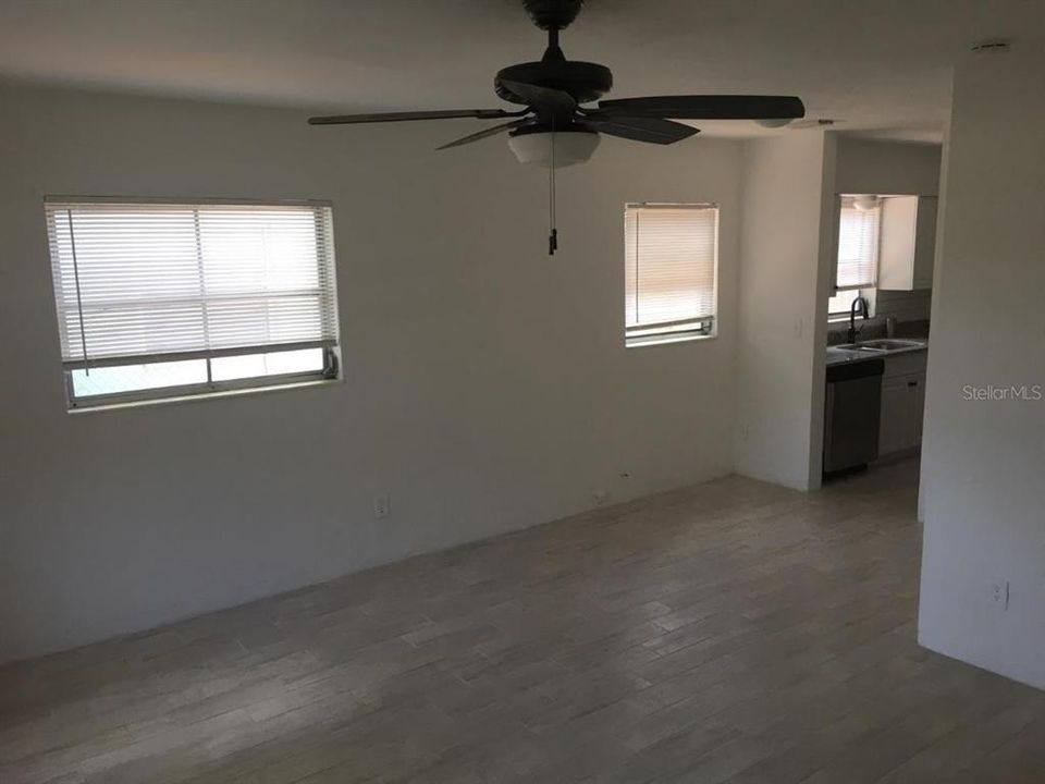 Active With Contract: $1,850 (3 beds, 2 baths, 1070 Square Feet)
