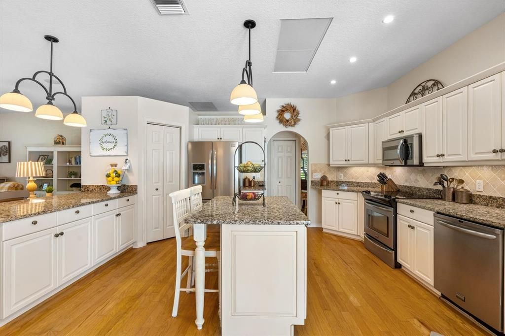 На продажу: $789,000 (3 спален, 2 ванн, 2741 Квадратных фут)