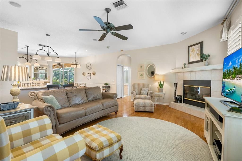 На продажу: $789,000 (3 спален, 2 ванн, 2741 Квадратных фут)