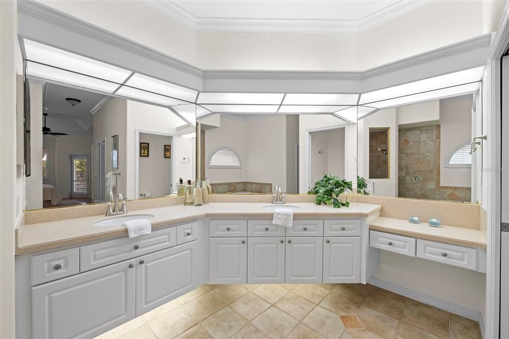 待售: $749,000 (4 贝兹, 2 浴室, 2794 平方英尺)