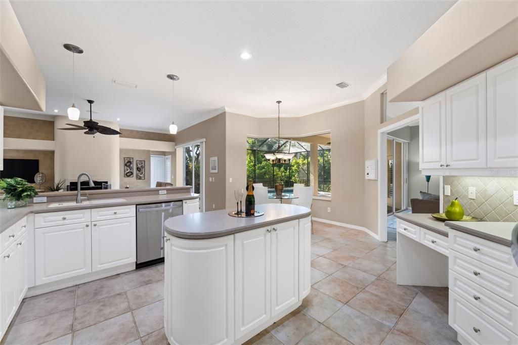 待售: $749,000 (4 贝兹, 2 浴室, 2794 平方英尺)