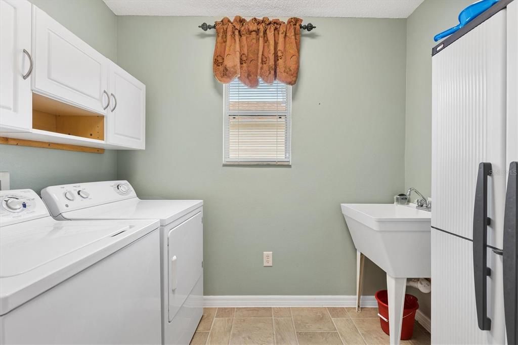 Active With Contract: $359,000 (3 beds, 2 baths, 1397 Square Feet)