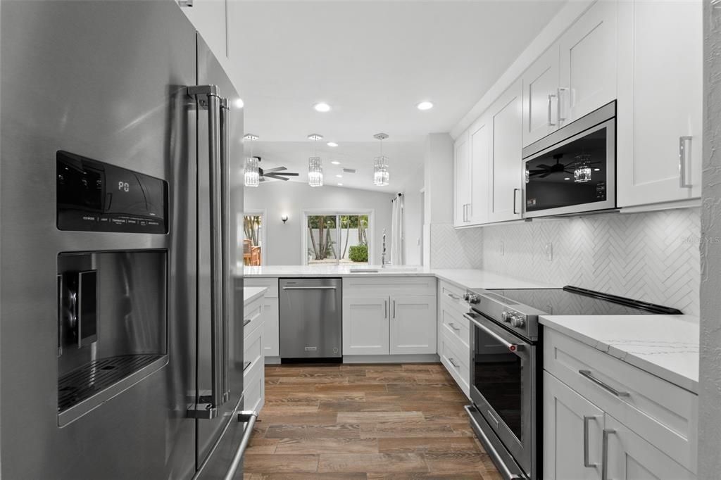 Под контрактом: $5,495 (3 спален, 2 ванн, 1698 Квадратных фут)