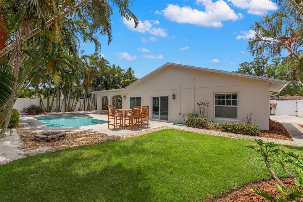 Под контрактом: $5,495 (3 спален, 2 ванн, 1698 Квадратных фут)