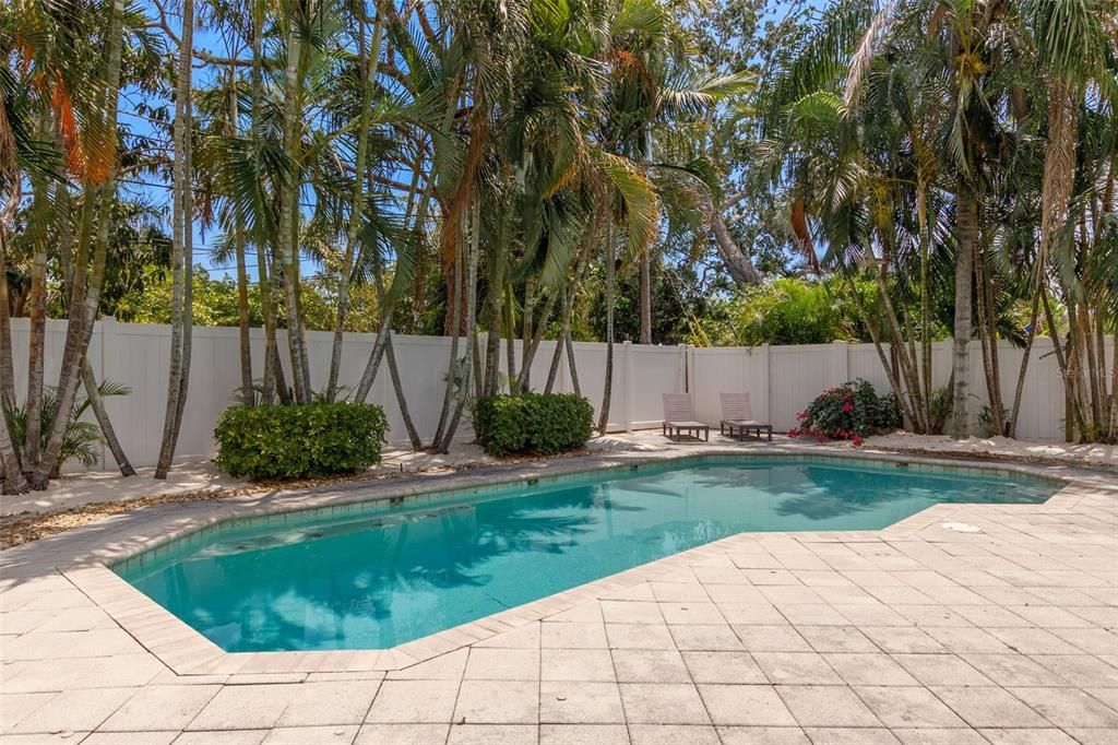 Под контрактом: $5,495 (3 спален, 2 ванн, 1698 Квадратных фут)