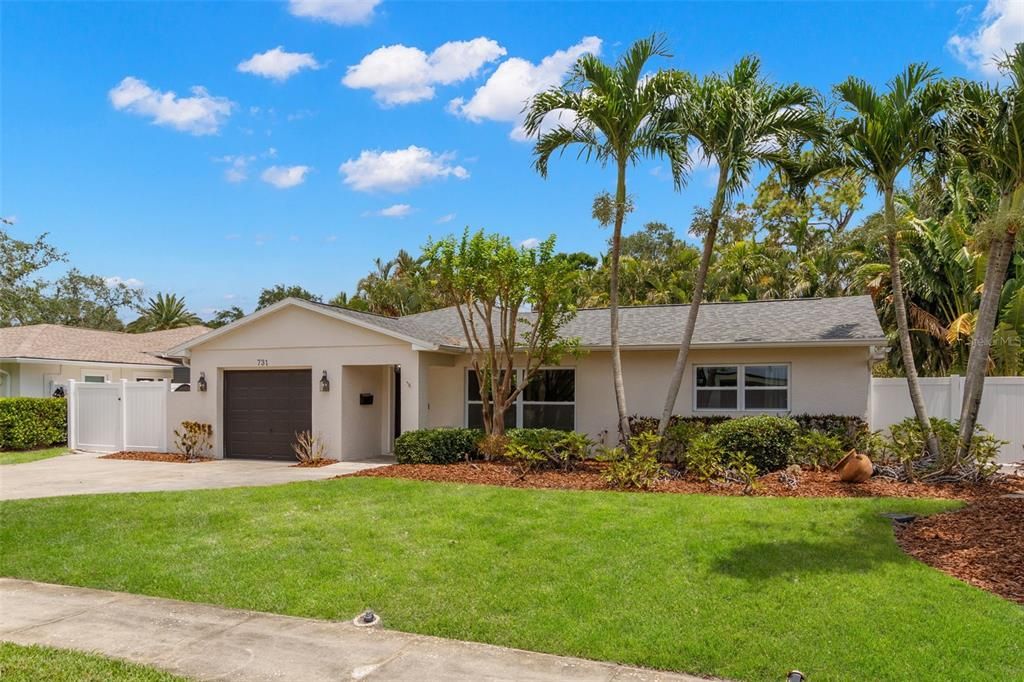 Под контрактом: $5,495 (3 спален, 2 ванн, 1698 Квадратных фут)