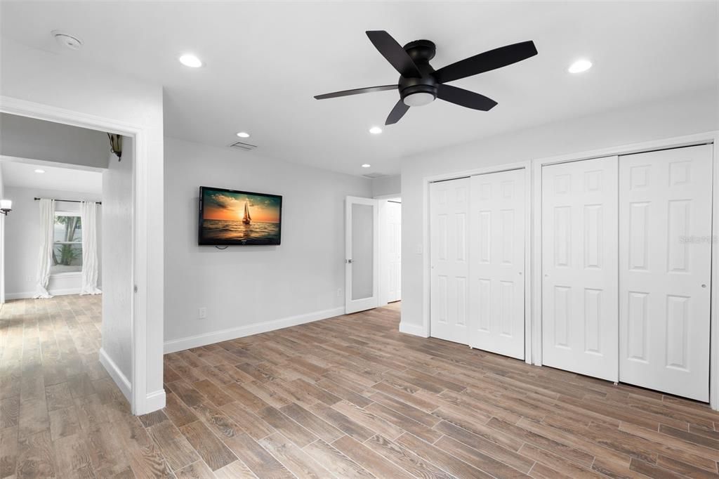 Под контрактом: $5,495 (3 спален, 2 ванн, 1698 Квадратных фут)