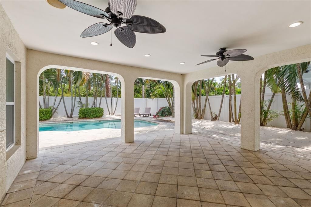 Под контрактом: $5,495 (3 спален, 2 ванн, 1698 Квадратных фут)