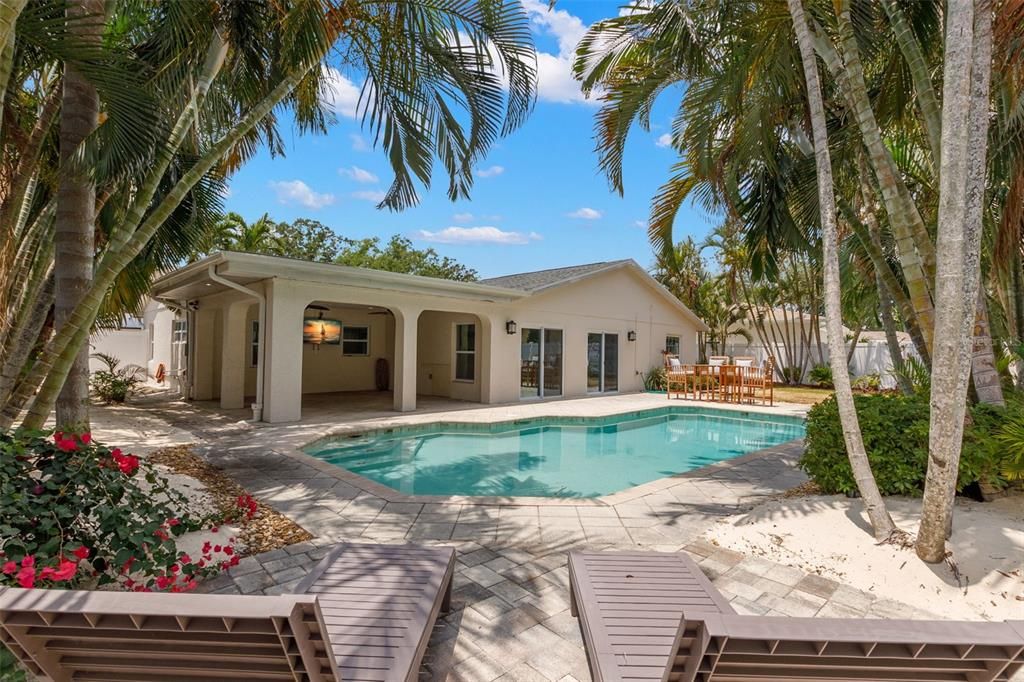 Под контрактом: $5,495 (3 спален, 2 ванн, 1698 Квадратных фут)