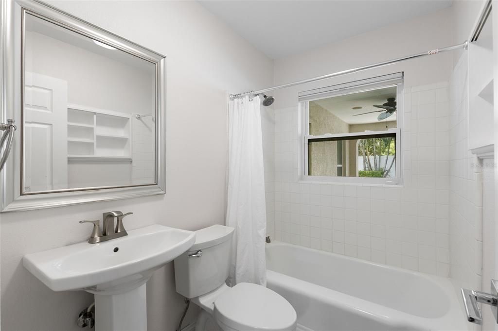 Под контрактом: $5,495 (3 спален, 2 ванн, 1698 Квадратных фут)