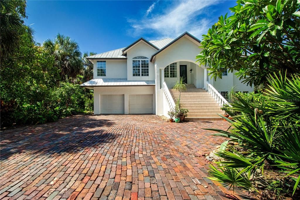 For Sale: $990,000 (4 beds, 3 baths, 3615 Square Feet)