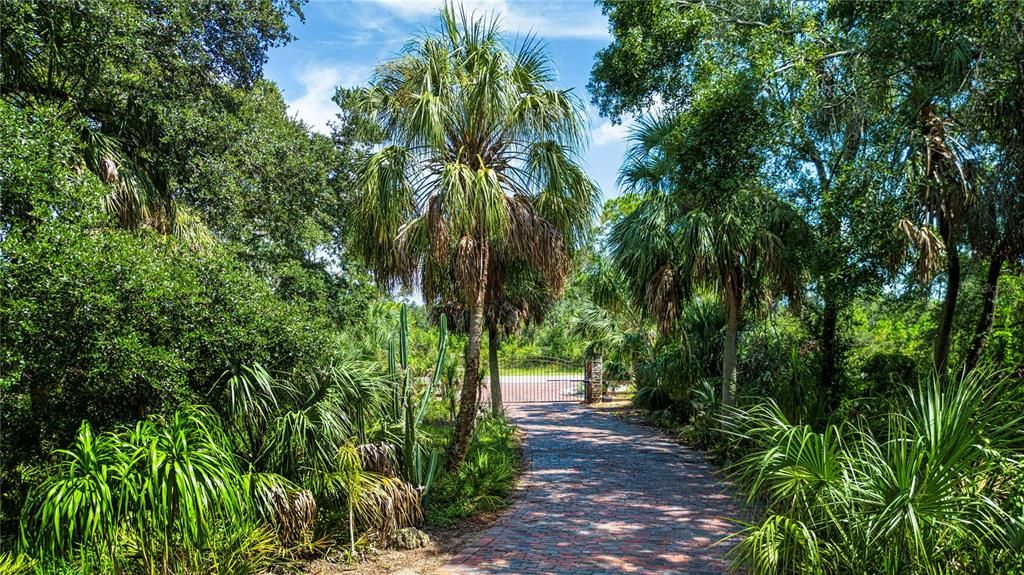 For Sale: $990,000 (4 beds, 3 baths, 3615 Square Feet)