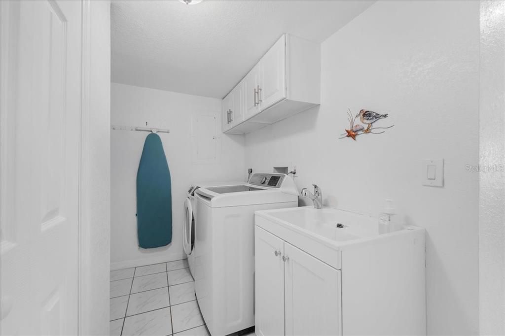 For Rent: $3,650 (4 beds, 5 baths, 3008 Square Feet)