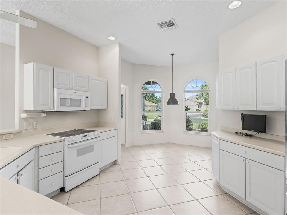 For Sale: $724,900 (3 beds, 2 baths, 2340 Square Feet)