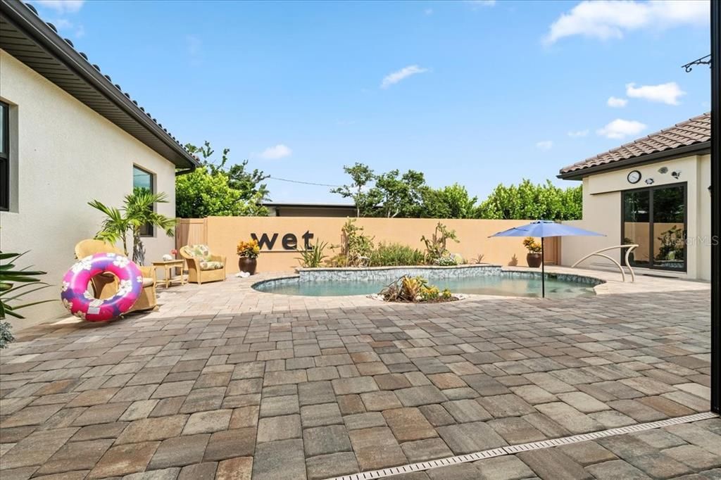 En Venta: $1,399,000 (3 camas, 3 baños, 2343 Pies cuadrados)