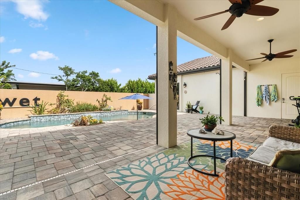 En Venta: $1,399,000 (3 camas, 3 baños, 2343 Pies cuadrados)