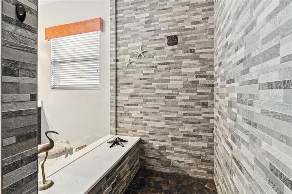 En Venta: $1,399,000 (3 camas, 3 baños, 2343 Pies cuadrados)