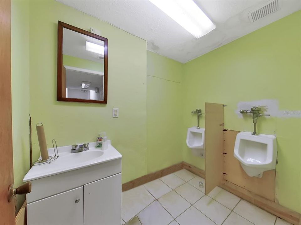 Под контрактом: $1,100,000 (0 спален, 0 ванн, 5040 Квадратных фут)