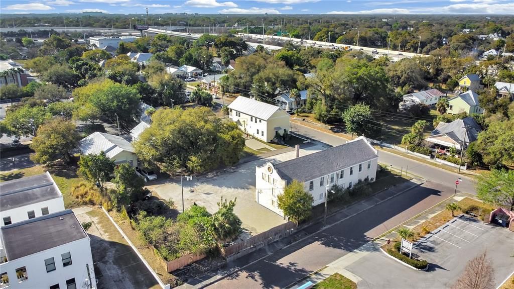 Под контрактом: $1,100,000 (0 спален, 0 ванн, 5040 Квадратных фут)