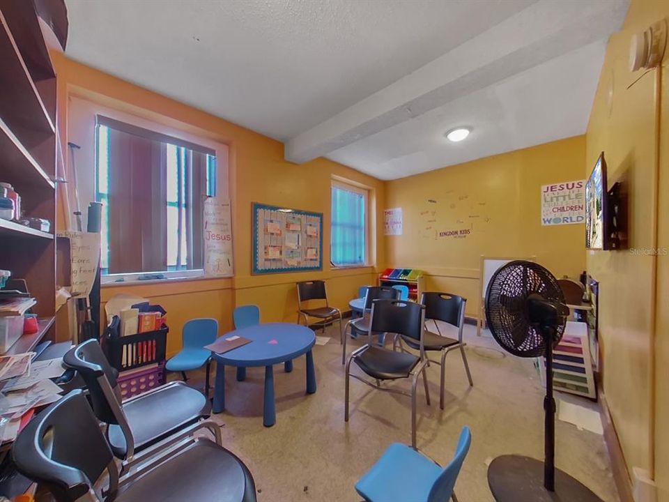 Под контрактом: $1,100,000 (0 спален, 0 ванн, 5040 Квадратных фут)