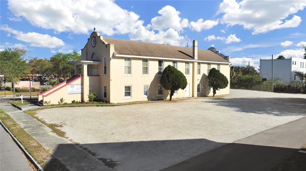 Под контрактом: $1,100,000 (0 спален, 0 ванн, 5040 Квадратных фут)