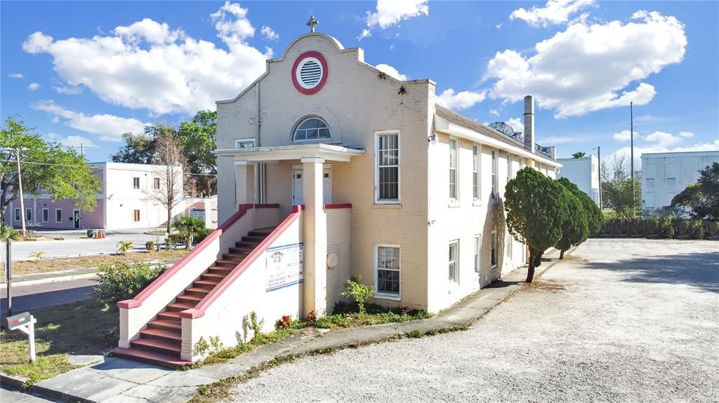 Под контрактом: $1,100,000 (0 спален, 0 ванн, 5040 Квадратных фут)