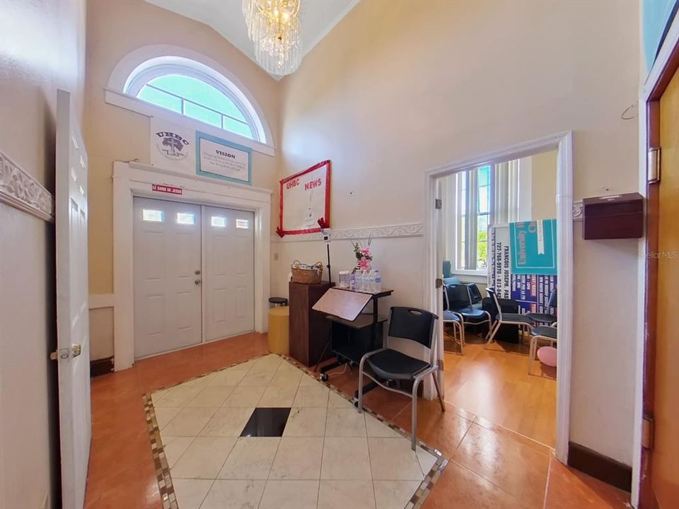 Под контрактом: $1,100,000 (0 спален, 0 ванн, 5040 Квадратных фут)