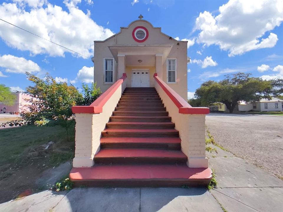 Под контрактом: $1,100,000 (0 спален, 0 ванн, 5040 Квадратных фут)