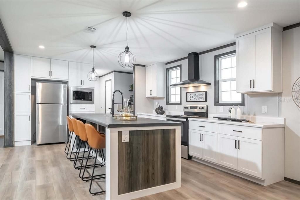 Active With Contract: $265,900 (3 beds, 2 baths, 1493 Square Feet)