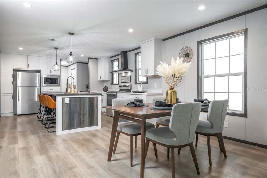 Active With Contract: $265,900 (3 beds, 2 baths, 1493 Square Feet)