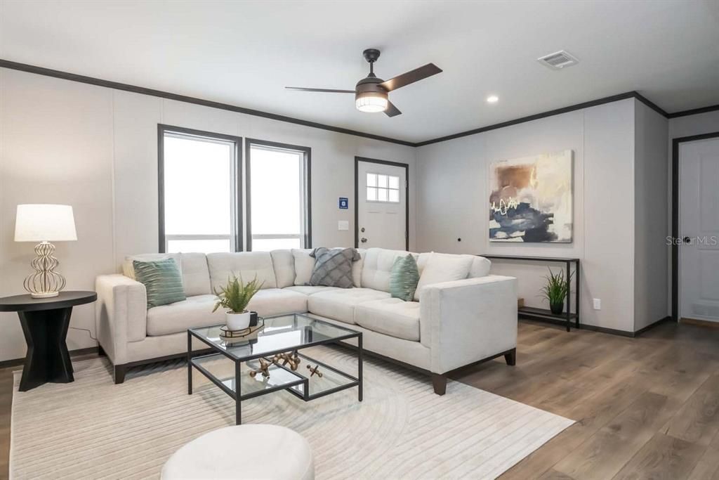 Active With Contract: $265,900 (3 beds, 2 baths, 1493 Square Feet)