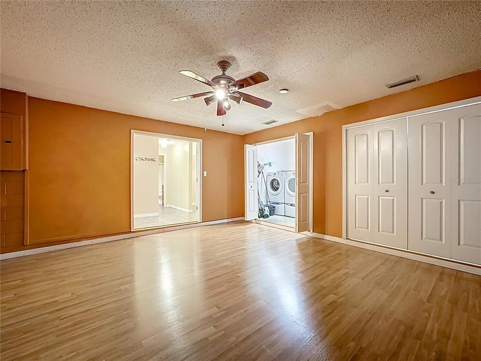 Active With Contract: $260,000 (3 beds, 2 baths, 1116 Square Feet)