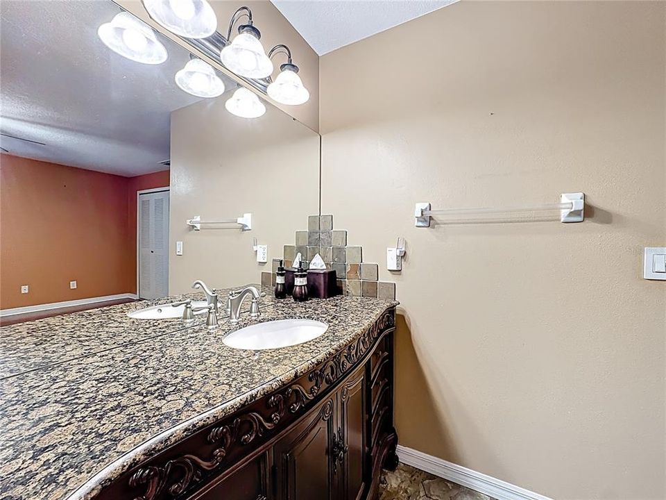 Active With Contract: $260,000 (3 beds, 2 baths, 1116 Square Feet)