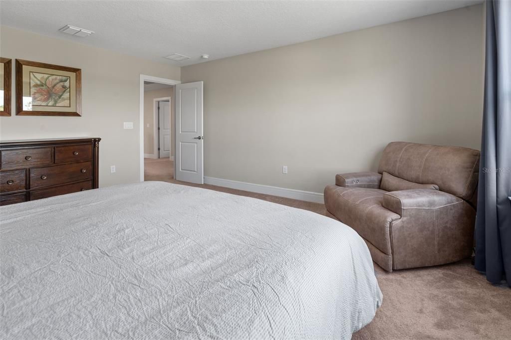 For Sale: $890,000 (5 beds, 4 baths, 3621 Square Feet)