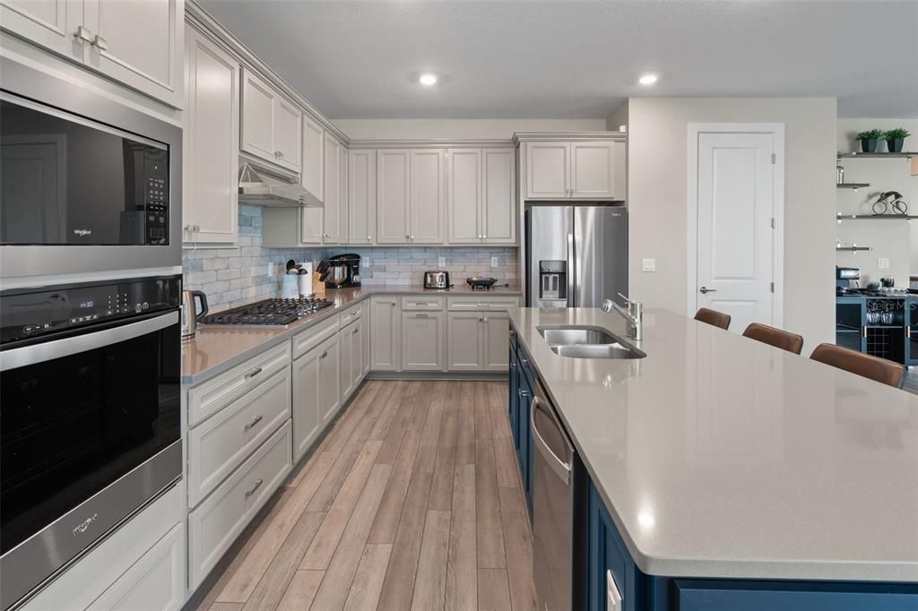 For Sale: $890,000 (5 beds, 4 baths, 3621 Square Feet)