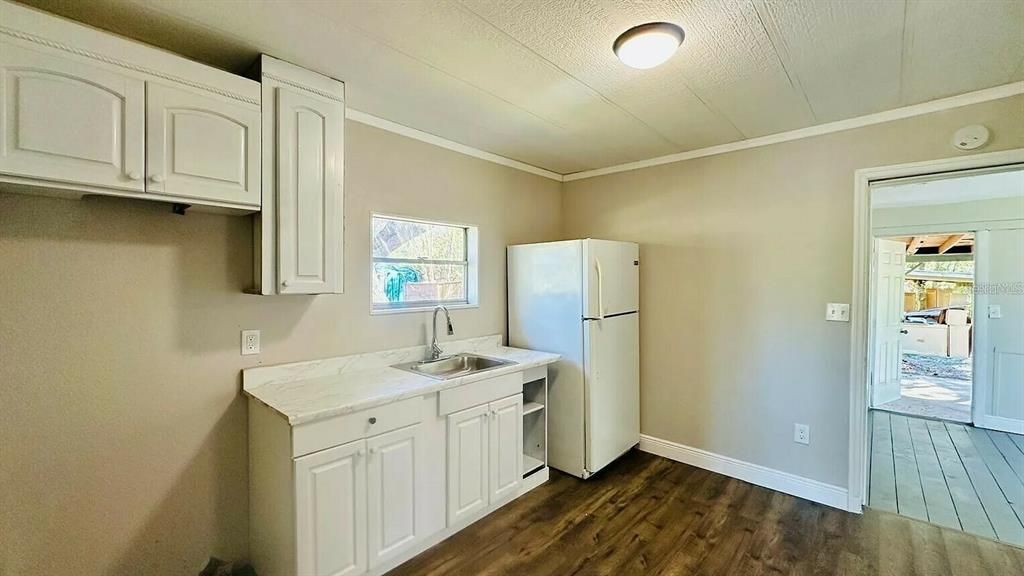 合同活跃: $650,000 (14 贝兹, 0 浴室, 4618 平方英尺)