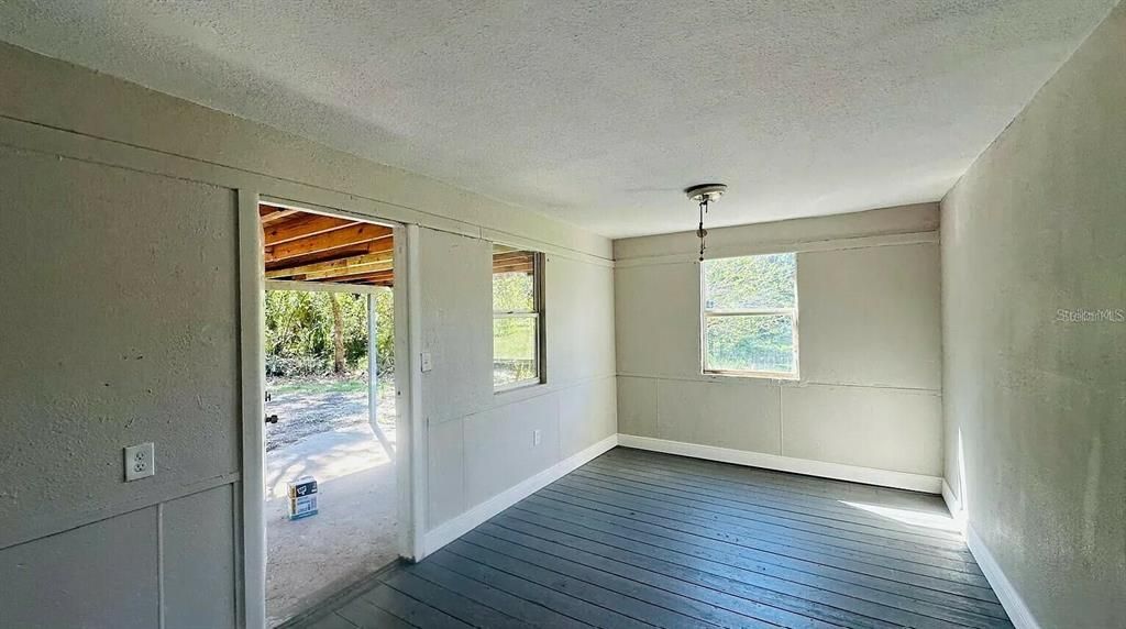 合同活跃: $650,000 (14 贝兹, 0 浴室, 4618 平方英尺)