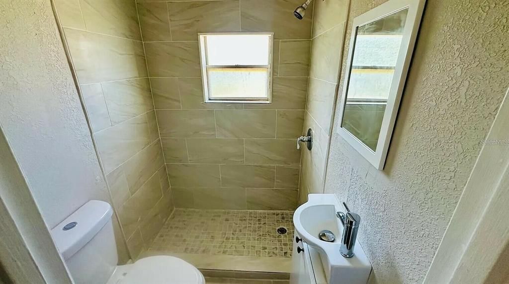 合同活跃: $650,000 (14 贝兹, 0 浴室, 4618 平方英尺)