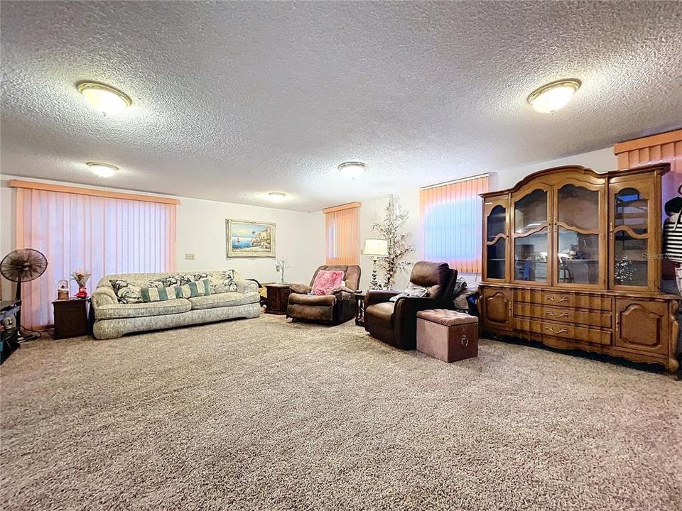 En Venta: $621,000 (4 camas, 2 baños, 2540 Pies cuadrados)