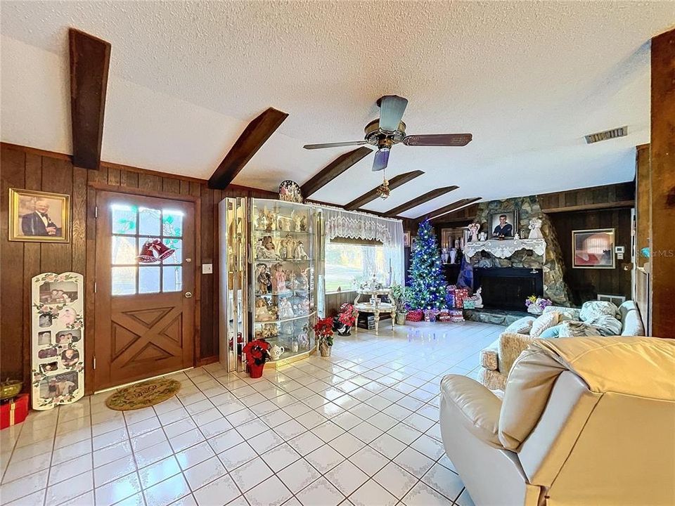 En Venta: $621,000 (4 camas, 2 baños, 2540 Pies cuadrados)