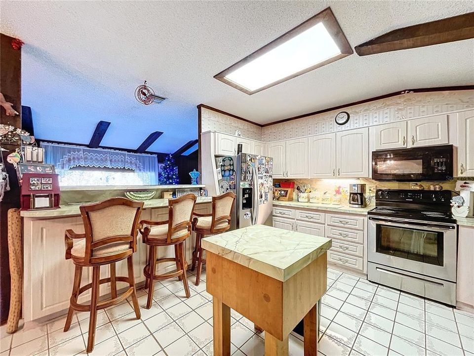 En Venta: $621,000 (4 camas, 2 baños, 2540 Pies cuadrados)