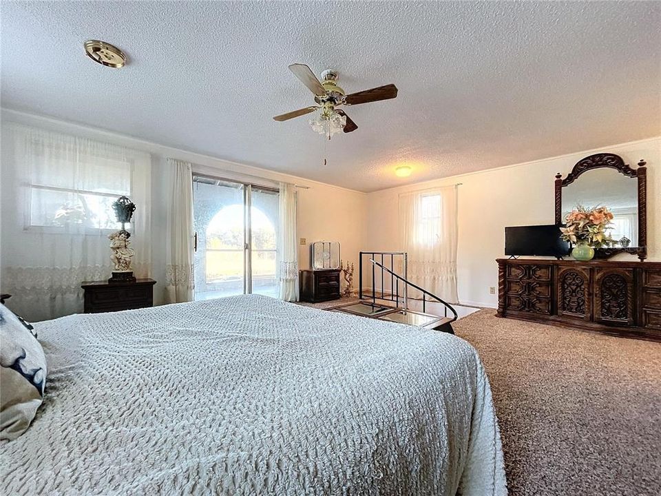 En Venta: $621,000 (4 camas, 2 baños, 2540 Pies cuadrados)