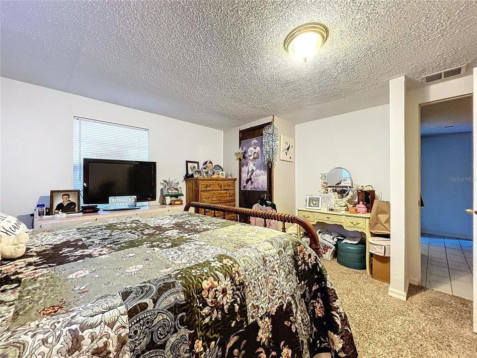 En Venta: $621,000 (4 camas, 2 baños, 2540 Pies cuadrados)