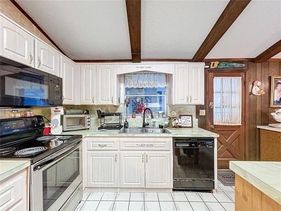 En Venta: $621,000 (4 camas, 2 baños, 2540 Pies cuadrados)