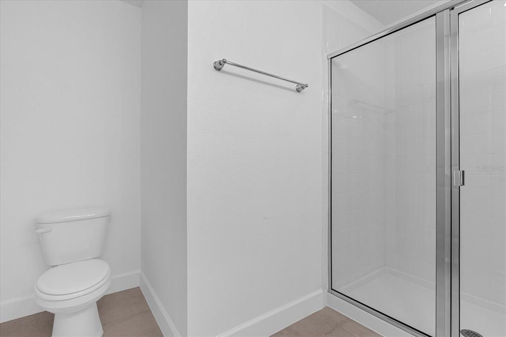 Activo con contrato: $2,395 (3 camas, 2 baños, 1802 Pies cuadrados)