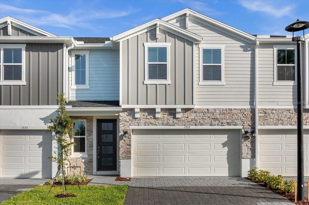 Activo con contrato: $2,395 (3 camas, 2 baños, 1802 Pies cuadrados)